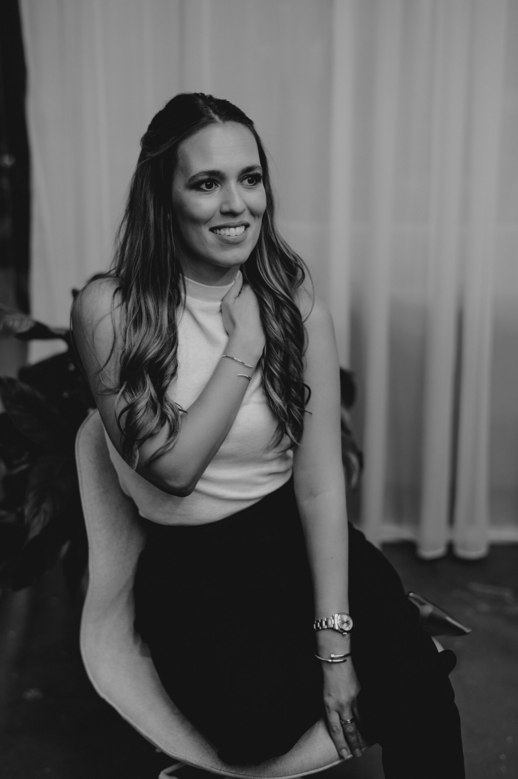 Aleksandra Bezmarević Stević nosi narukvicu Dreamer iz kolekcije Fe price - FE Jewelry
